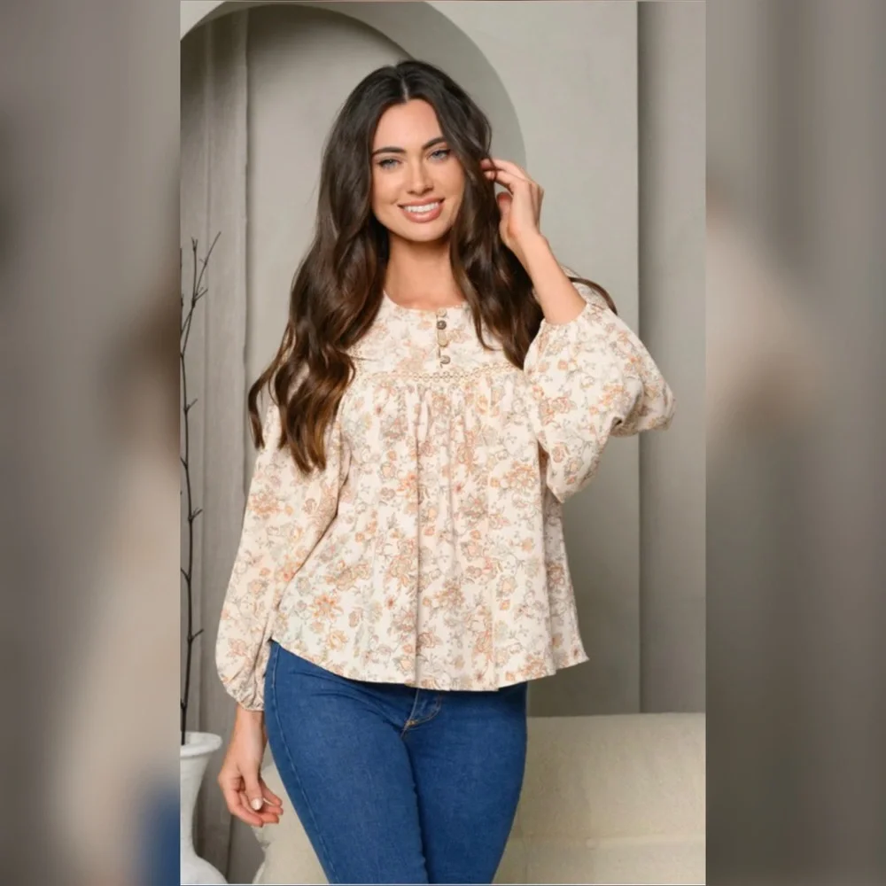 LAST 3️⃣ CREAM LONG SLEEVE FLORAL TOP - Picture 2 of 3